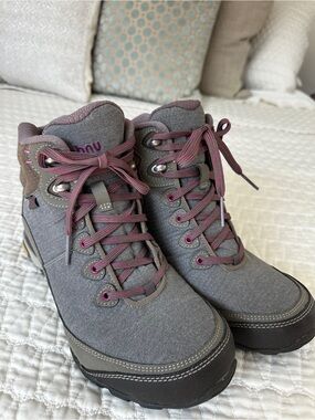 Ahnu  Sugarpine II Hiking Boots Womens Size 9 Vibram Waterproof Leather Mesh